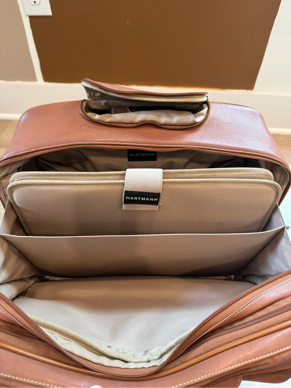 Hartmann Luggage Expandable Belting Leather Rolling Briefcase Carry On Dr. bag